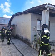 Incêndio destrói residência no Bairro Jardim Petrópolis em Maceió