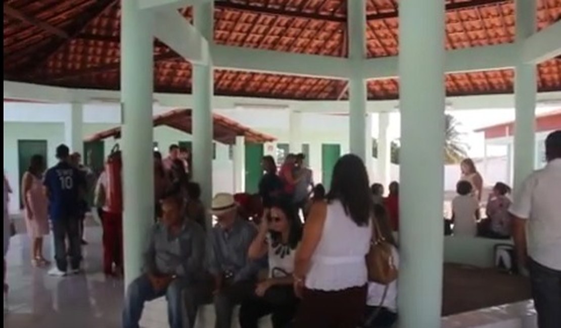 Célia Rocha entrega escola municipal na Canafístula com o nome do comunicador Jarbas Lúcio
