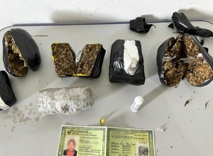 Polícia Penal prende duas mulheres tentando entrar com drogas no presídio