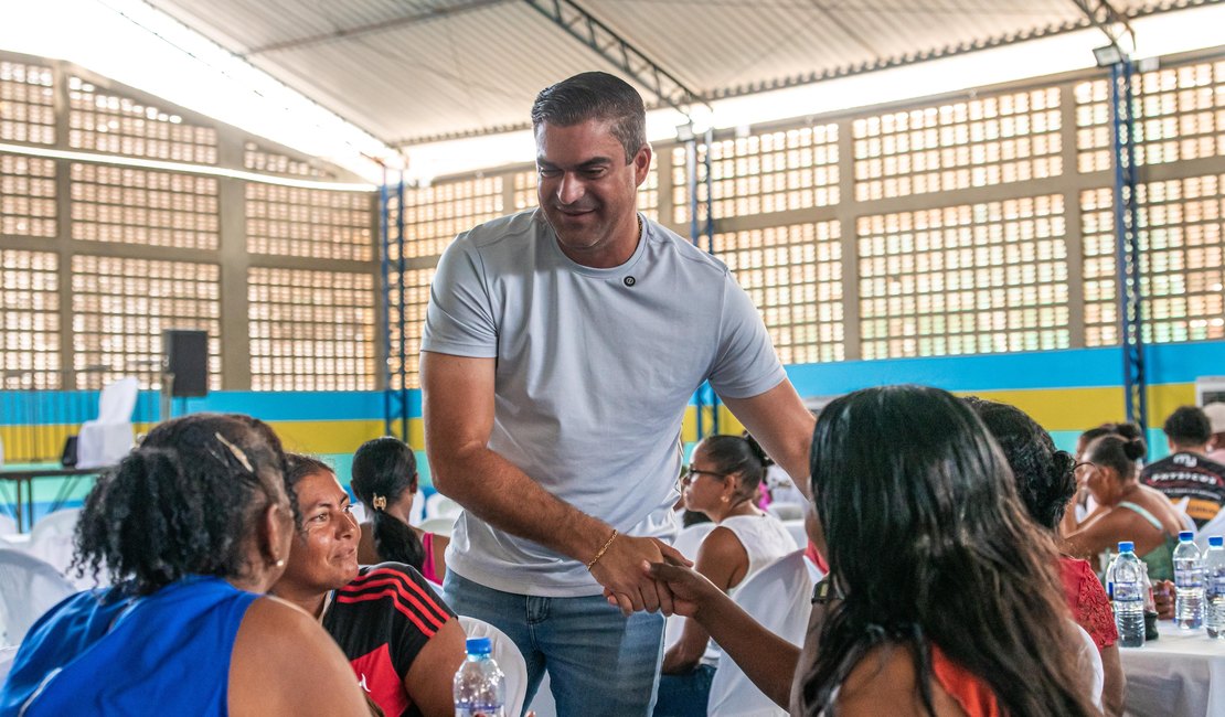 Prefeito de Maragogi antecipa salário dos garis e promove confraternização com sorteio de prêmios