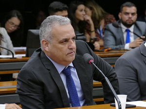 Alfredo Gaspar deve permanecer na Câmara e não disputar Senado em 2026