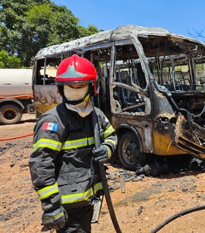 Pane elétrica pode ter sido causa de incêndio que atingiu dois ônibus em Coité