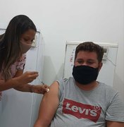 Japaratinga inicia vacinação para pessoas de 18 anos com comorbidades