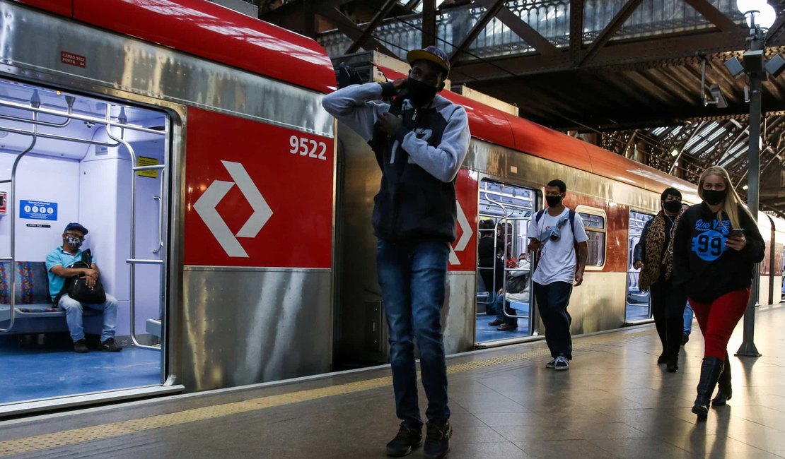 Greve paralisa linhas do metrô de São Paulo nesta quinta-feira