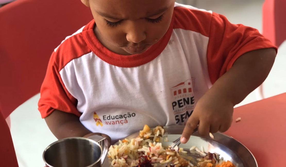 Prefeitura de Penedo moderniza merenda escolar com novos utensílios em aço inox