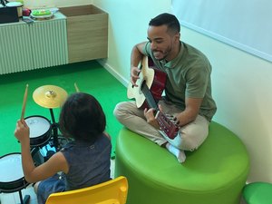[Vídeo] Música ajuda crianças autistas a desenvolver comunicação e autonomia