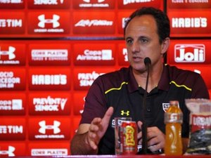 Rogério Ceni é apresentado no São Paulo: 'Eu vim em busca da glória'