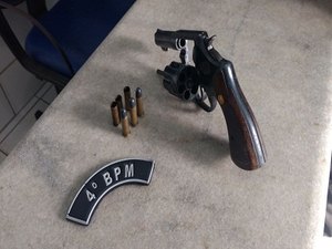 População cerca jovem acusado de tentativa de homicídio até a chegada da PM