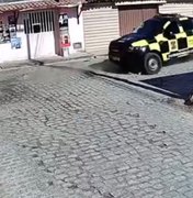 Perseguição da SMTT quase atinge homem com bebê no colo; veja vídeo