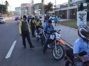 Operação da SMTT remove veículos irregulares na orla de Maceió