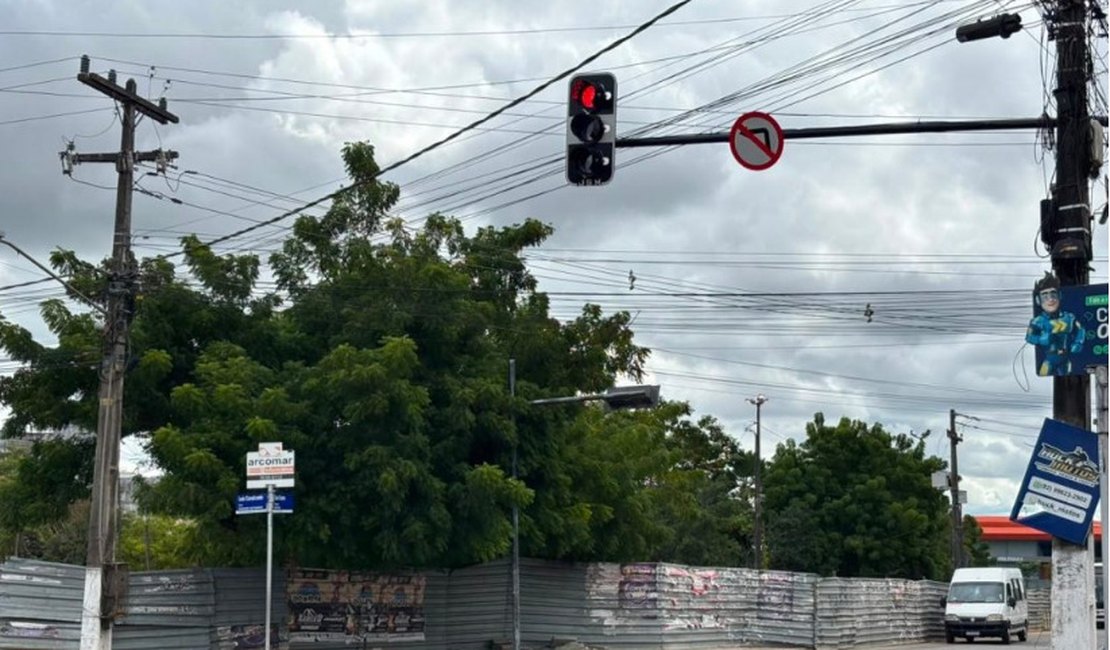 SMTT de Arapiraca moderniza semáforos com fabricação própria de equipamentos