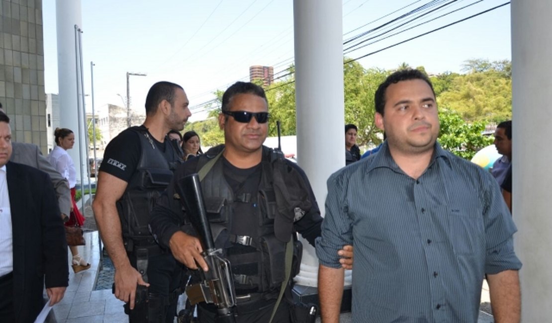 Vereadores envolvidos no 'Mensalinho' preferem manter silêncio
