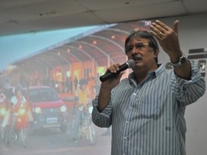 Ricardo Teófilo sofre arritmia cardíaca, porém quadro de saúde é estável