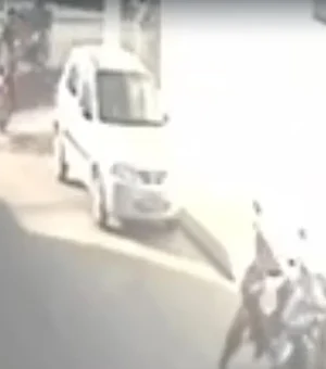 Colisão entre carro e moto deixa motociclista ferido em Arapiraca