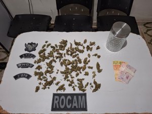 Mulher é presa por tráfico de drogas no Manoel Teles, em Arapiraca