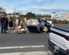 Carro capota após colisão com caminhão na AL-110, em Arapiraca; três pessoas ficam feridas