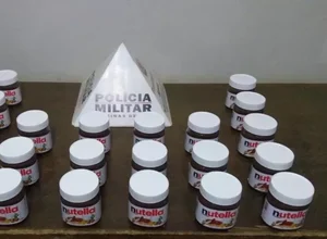 Caranguejo de maconha e dominó de cocaína: a curiosa coleção de fotos de apreensão de drogas no Brasil