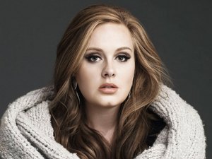 Adele compra casinha de brinquedo de R$ 56 mil para o filho de 1 ano