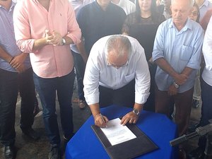 Prefeito assina ordem de serviço para construção de UPA 24h em Arapiraca