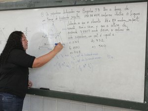 Rede pública estadual amplia carga horária de matemática e língua portuguesa