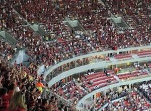 Torcedor flamenguista segue em estado grave após briga no Mané Garrincha
