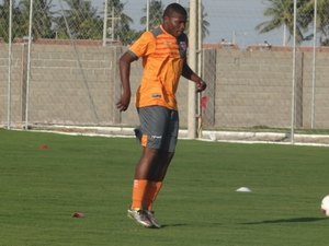 Lúcio Maranhão diz estar pronto para substituir Zé Carlos no CRB