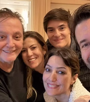 Fábio Jr recebe quatro dos cinco filhos em comemoração; Fiuk não participa