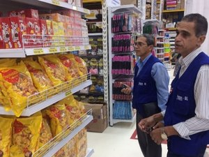 Procon autua supermercado por diferença de preços no caixa e gôndolas