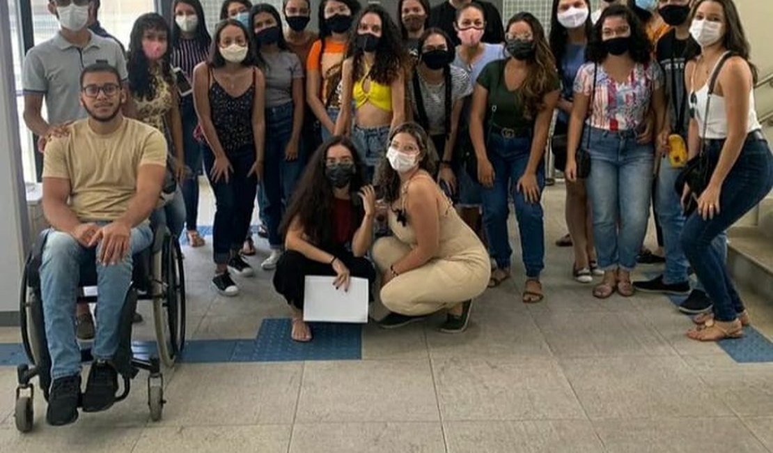Estudantes reivindicam mais uma vez à Prefeitura de Arapiraca transporte para frequentar universidade em Palmeira