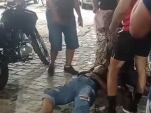 [Vídeo] Colisão entre carro e moto deixa jovem ferida na Avenida Durval de Góes Monteiro