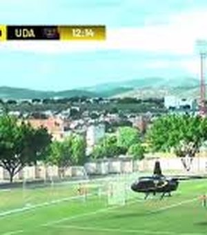 Helicóptero invade campo de futebol na Bahia e interrompe partida com time de Alagoas