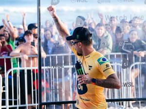 Filipe Toledo vence etapa do circuito mundial de surfe no Rio de Janeiro
