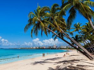 Maceió é o destino preferido dos brasileiros para férias de julho, diz pesquisa