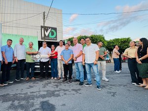 Prefeitura de Junqueiro recebe novos veículos para reforçar infraestrutura e recursos hídricos
