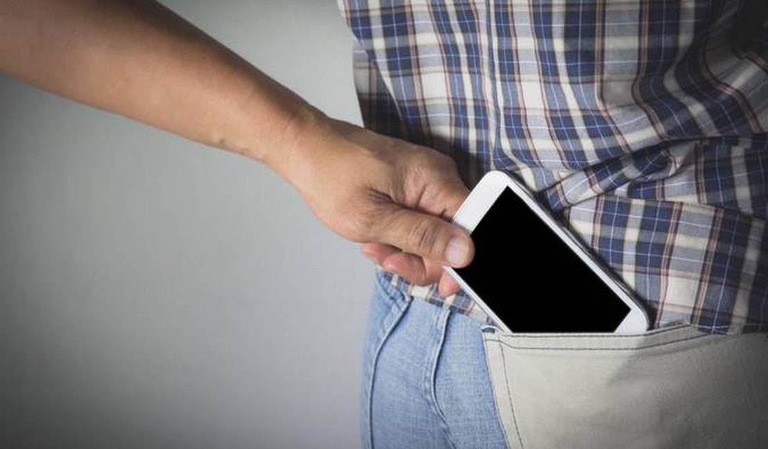 Polícia Civil recupera celular furtado na faixa de areia da orla de Pajuçara