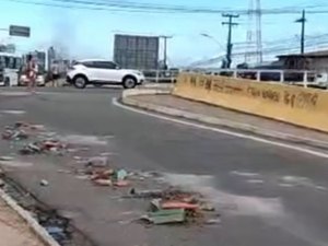 Prefeito JHC denuncia vandalismo e descarte irregular de lixo em área revitalizada no Jacintinho