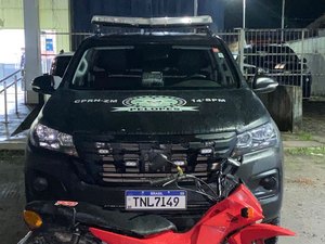 Homem é preso em Joaquim Gomes com motocicleta roubada e reage à abordagem da polícia