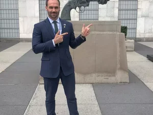 Ala bivarista do PSL quer suspender Eduardo Bolsonaro