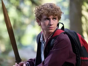 Ator de “Percy Jackson” expõe ameaças de morte contra colegas de escola