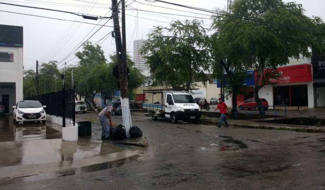 Fiscalização flagra descarte irregular de resíduos de gráfica em Maceió
