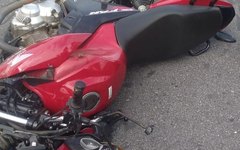A moto CG Fan colidiu em outro veículo