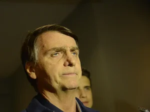 Defesa de Bolsonaro pede prisão domiciliar humanitária ao STF