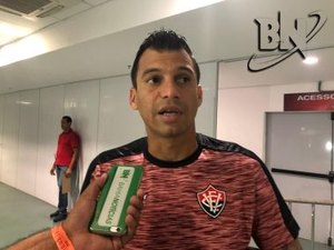 Presidente do Vitória anuncia rescisão com o atacante Neto Baiano