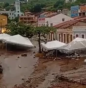 Fezes de animais contaminam água para consumo após fortes chuvas em Piranhas