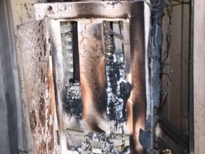 Incêndio consome galpão de fábrica de colchões em Maceió