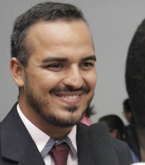 Defensor dos direitos da juventude, Thiago Recalde busca vaga na Câmara de Maceió
