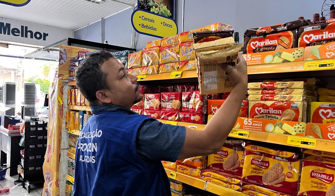 Procon autua mercados em Tanque D’Arca por venda ilegal de produtos vencidos