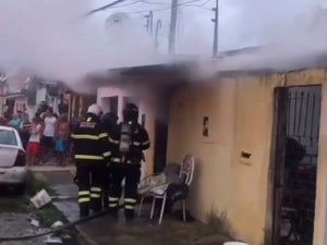 Princípio de incêndio em residência mobiliza bombeiros no Jancintinho