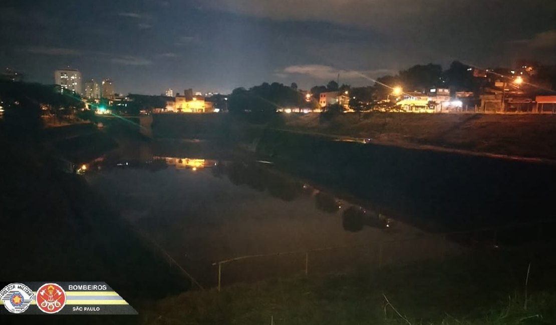 Ambulante morre após ser arrastado por forte chuva em SP
