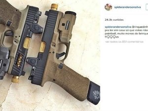 Anderson Silva publica foto de arma e causa polêmica